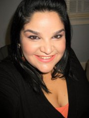 i know im a pretty girl, but im not happy, my smile hides it