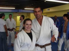 Myself & Rafael after Carlos Gracie Jr & Marcio Feitosa BJJ seminar.



I look pretty much albino, damn Brazilians and their beautiful tan skin!