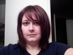I look bad, don't look at me...but i got a new hair cut...9 inchs or more of hair...gone!!!