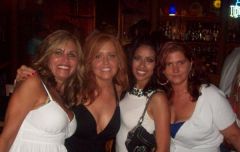i love my friends but at 1 time you couldnt pay me to get in a pic with these pretty as skinny bitches!!