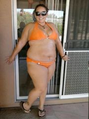 08-15-09 still at 260, posing for my friend Amy b/c she always poses so cute in her bathing suit. I will do one in a one piece soon though, haha! bikini is just around the fam!