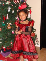 OLIVIA GIVING US A FASHION SHOW