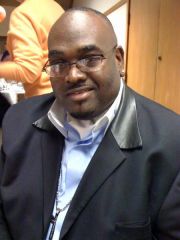 I only have 1 chin :-)

4/3/2010

318 lbs