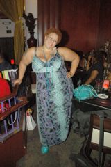 Aug2009
Chillen at a birthday party. Feeling pretty ok about my looks (given my weight) at least with a nice ensamble on. that was soon to change...