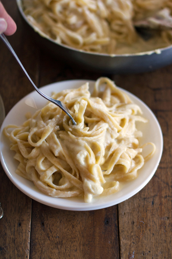 Healthy Fettuccine Alfredo! Tastes just like real alfredo!