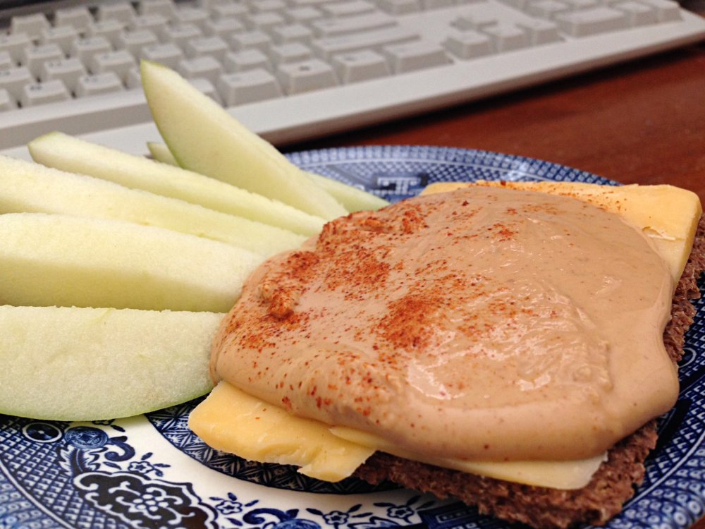 peanut-butter-cheese-crispbread-apples-week9_web.thumb.jpg.a99f71020eab6f02caa0322718c5c3f9.jpg