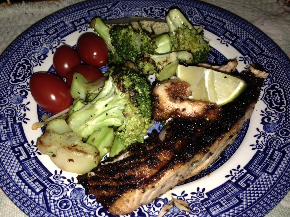 blackened-salmon-broccoli-garlic-avo-tom-before_3654.thumb.JPG.c11f3f730ba6aa967e2047cc7f89b62c.JPG