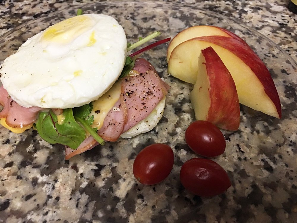 egg-mcmuffinless-apple-tomsweb_3709.thumb.jpg.cbfbef8f3a518d11e4289738e1bb0229.jpg