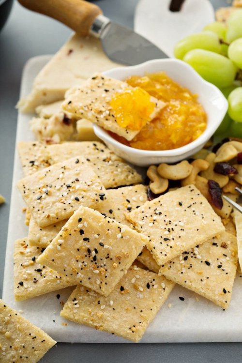 Low-Carb-Crackers-2-sm.jpg