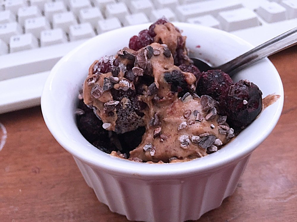 FMD1Snack-blueberry-blackberry-almondbutter-cacaonib-goo_3868web.thumb.jpg.1ce853c316e84b2cf63c1bca3865af38.jpg