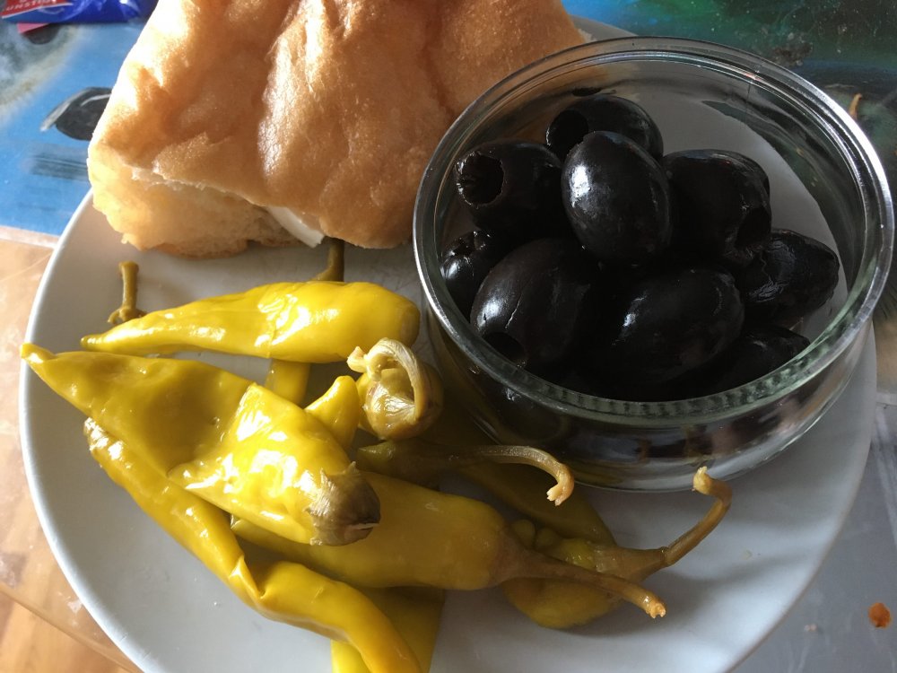 olives.thumb.jpg.13a4b1b472074a04a480f70b922375c5.jpg
