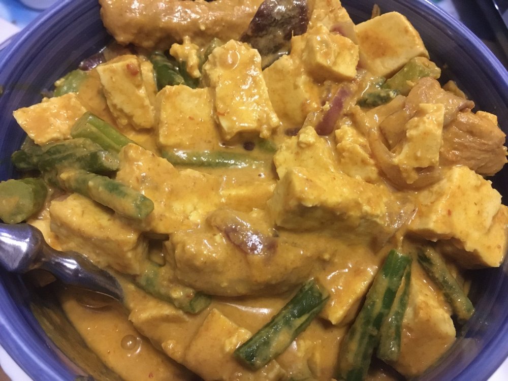 curry.thumb.jpg.8640afa3cdd21111cd92dd31ab058e0d.jpg