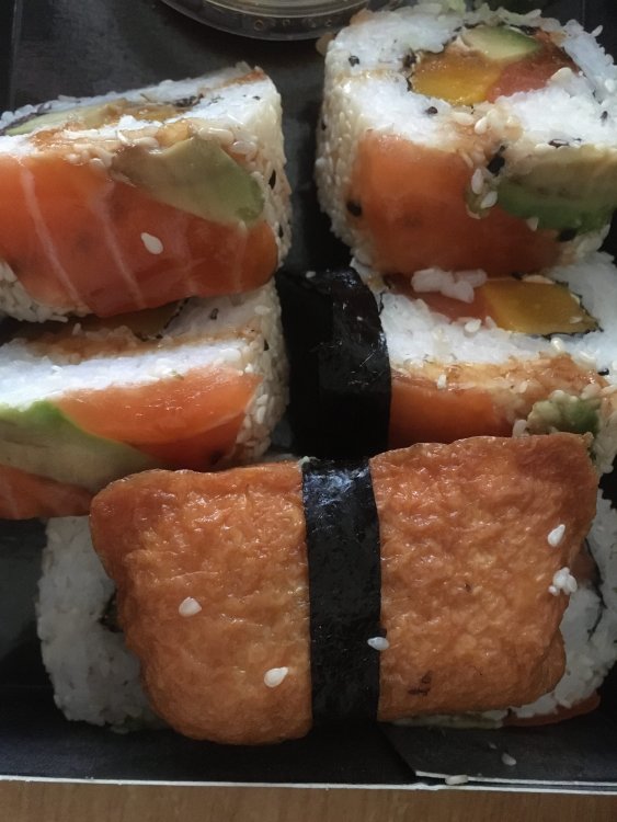 sushi.thumb.jpg.ff1471c6b950ecd716bed38b669e0607.jpg
