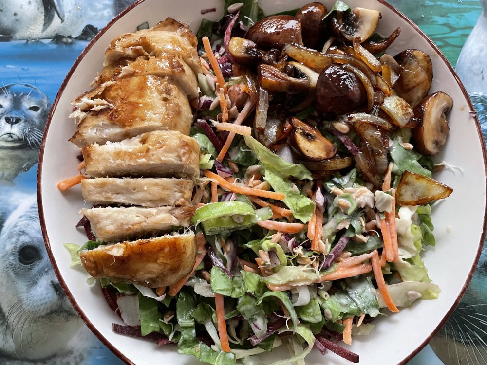 Salad.thumb.jpg.523a7ec22f4198483afe2004d3cb04a1.jpg