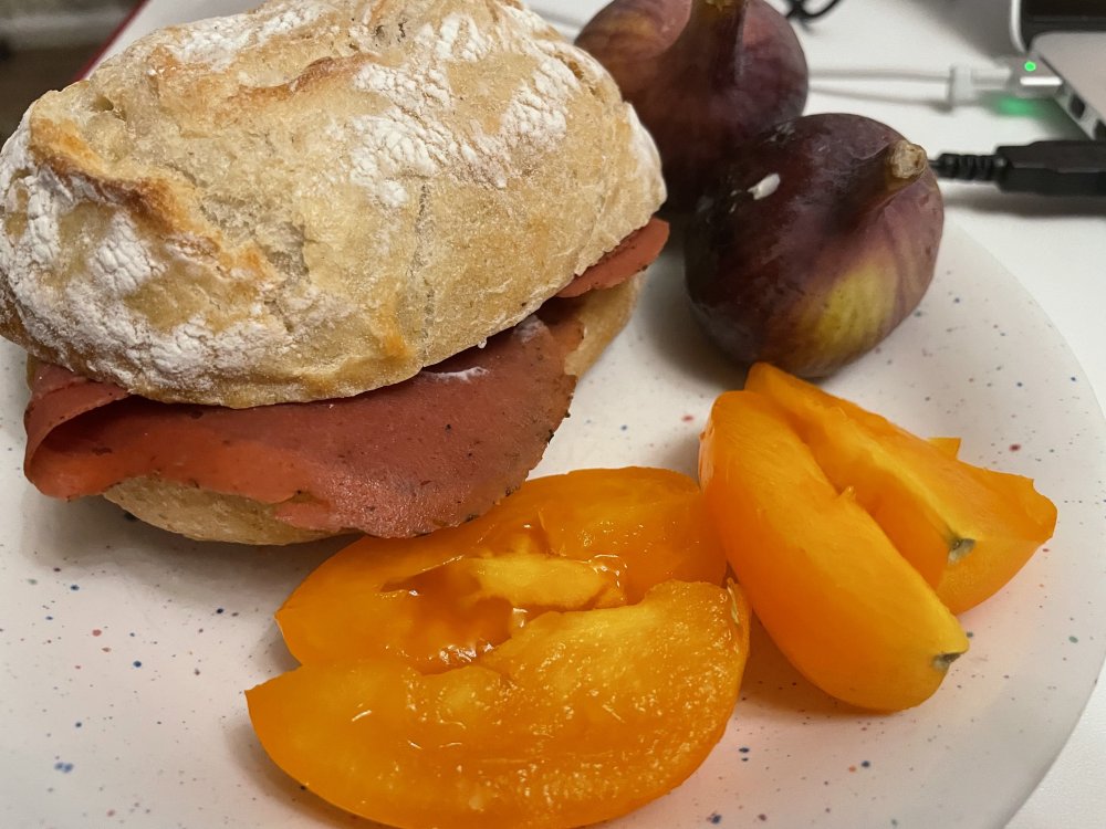 Sandwich.thumb.jpg.a7d0821f547db2fc1837f6e59bbffca2.jpg